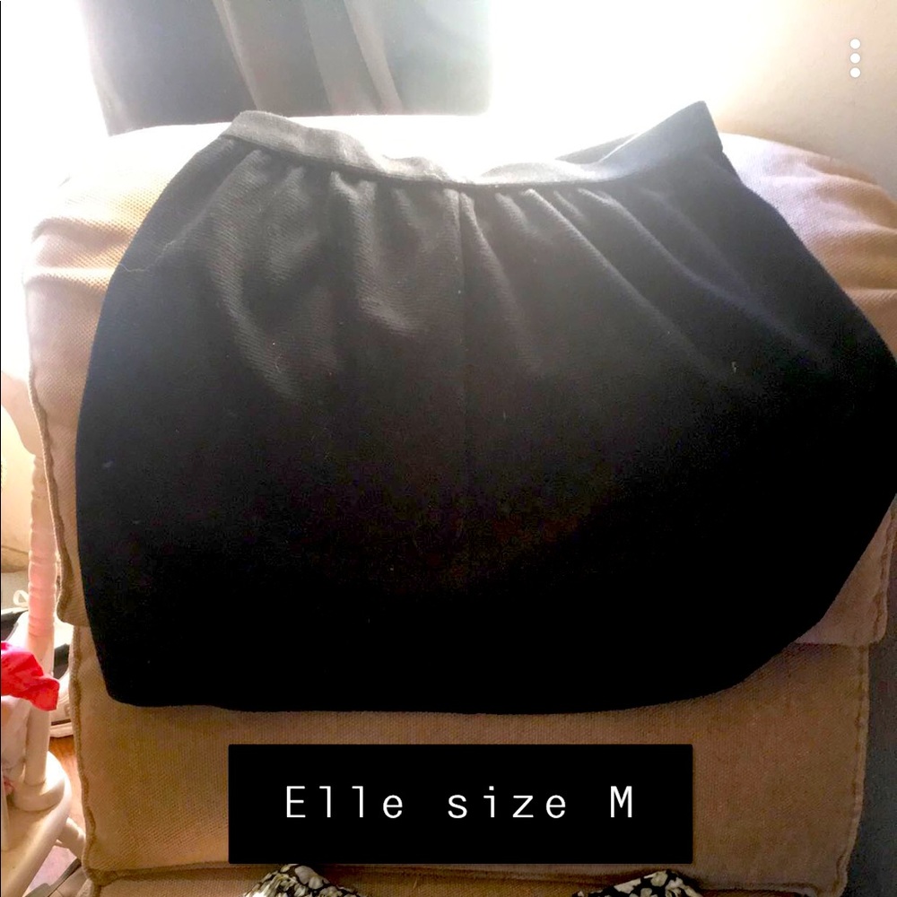 Elle size M skirt (more like size L/XL)